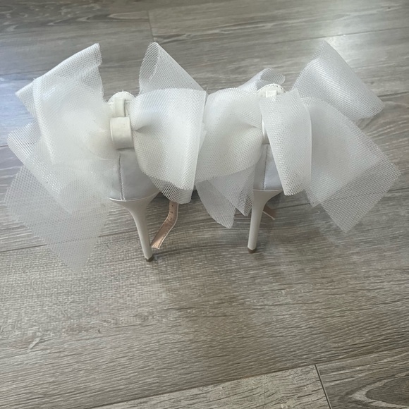 Brand new, never worn bridal heels from Lulu’s - Picture 2 of 6
